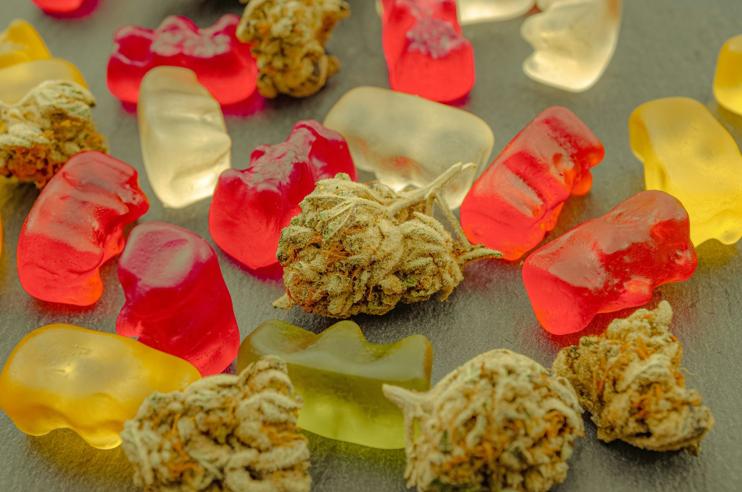 Comparing the Best Live Rosin THC Gummies for Quality and Flavor